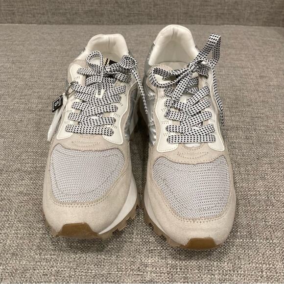 NEW Shu Shop Phoebe Women’s Sneakers in Silver Brand New in Box size 8.5 - Picture 2 of 5